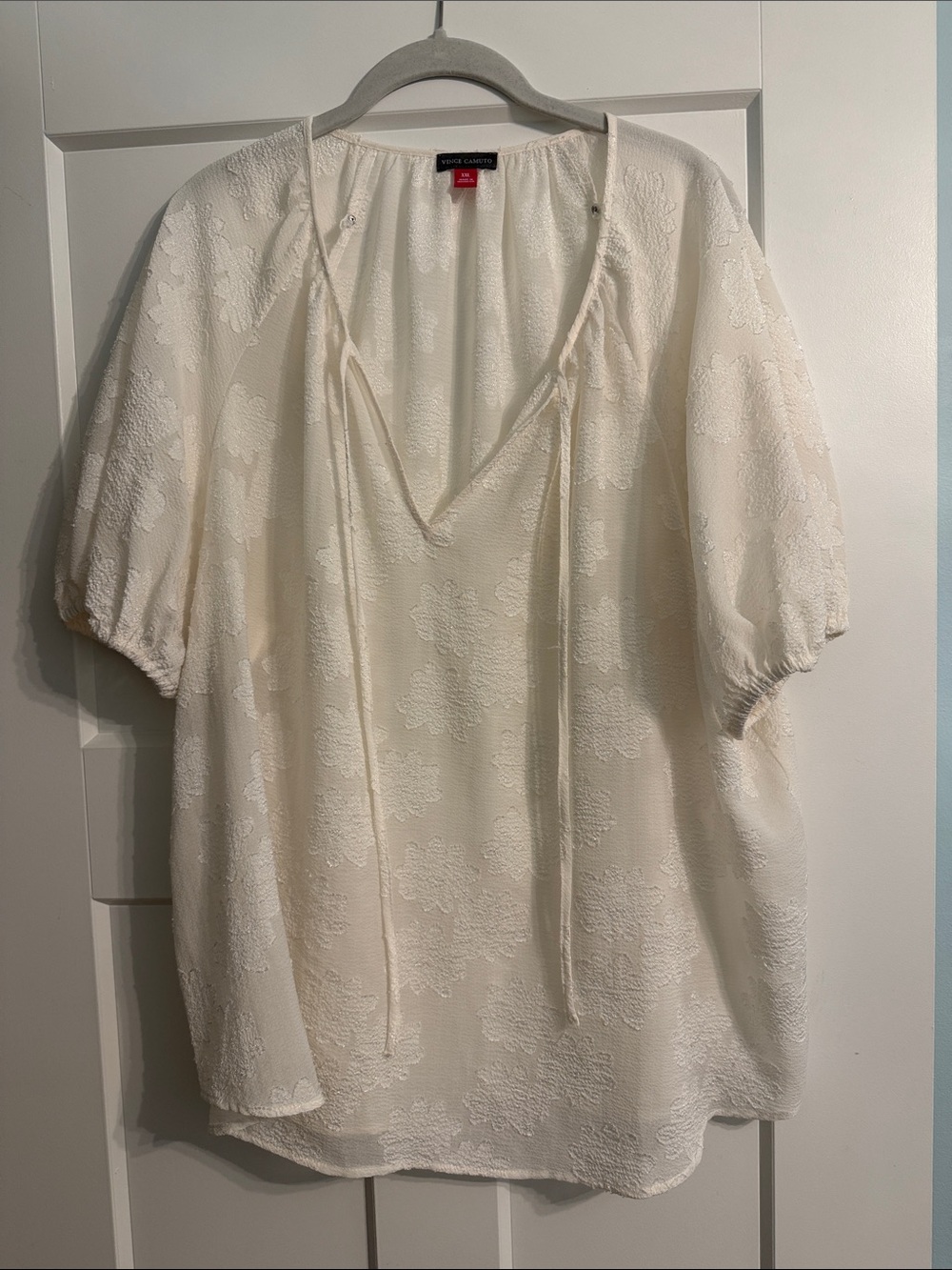 Vince Camuto Ivory Textured Tie-Detail Peasant Blouse